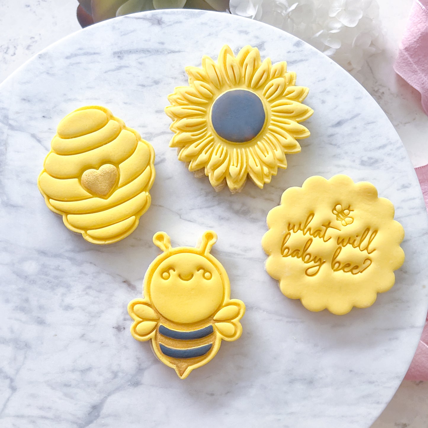 "Happy Bee" - Cookie Cutter & Stamp