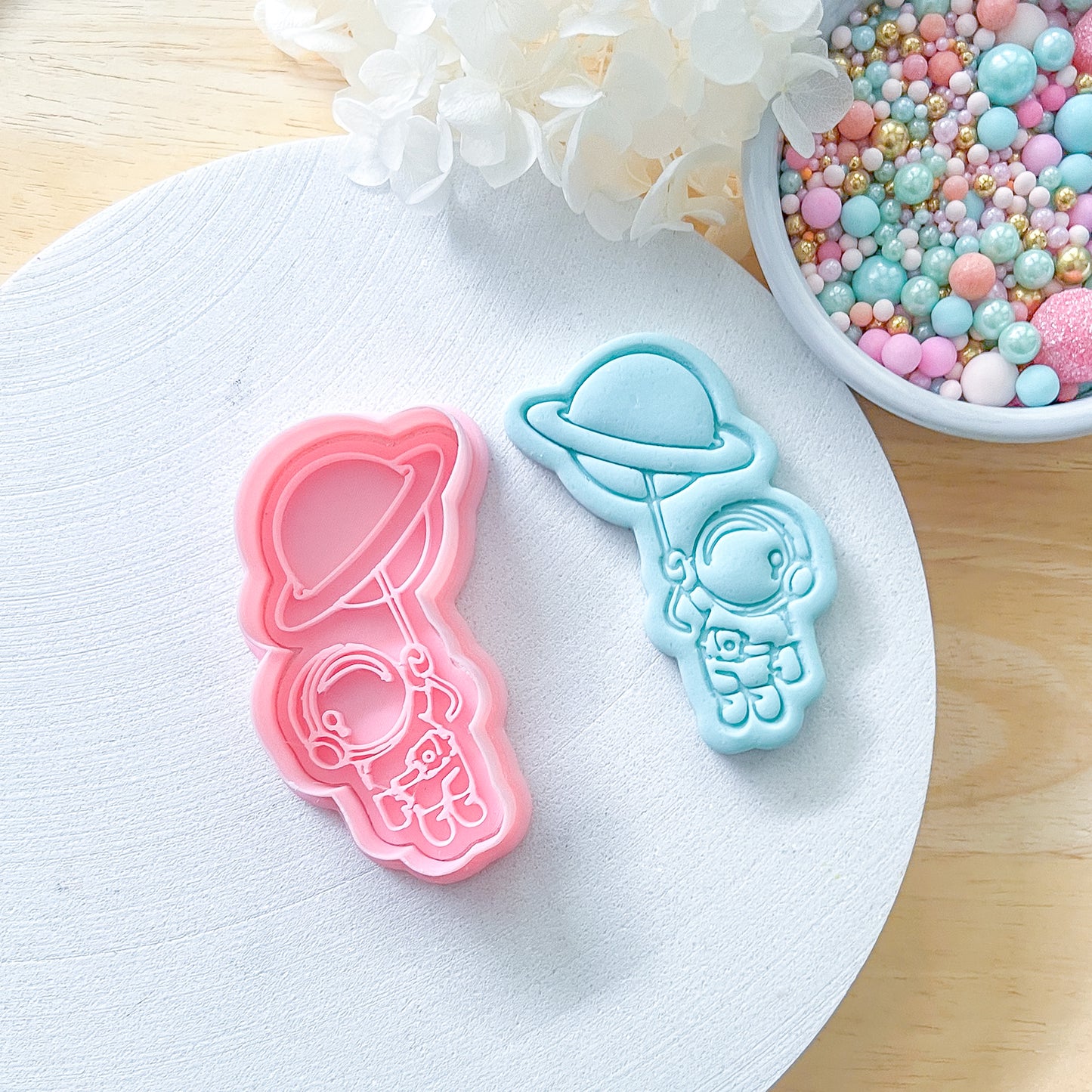 "Astronaut with Planet Balloon" - Cookie Cutter & Stamp