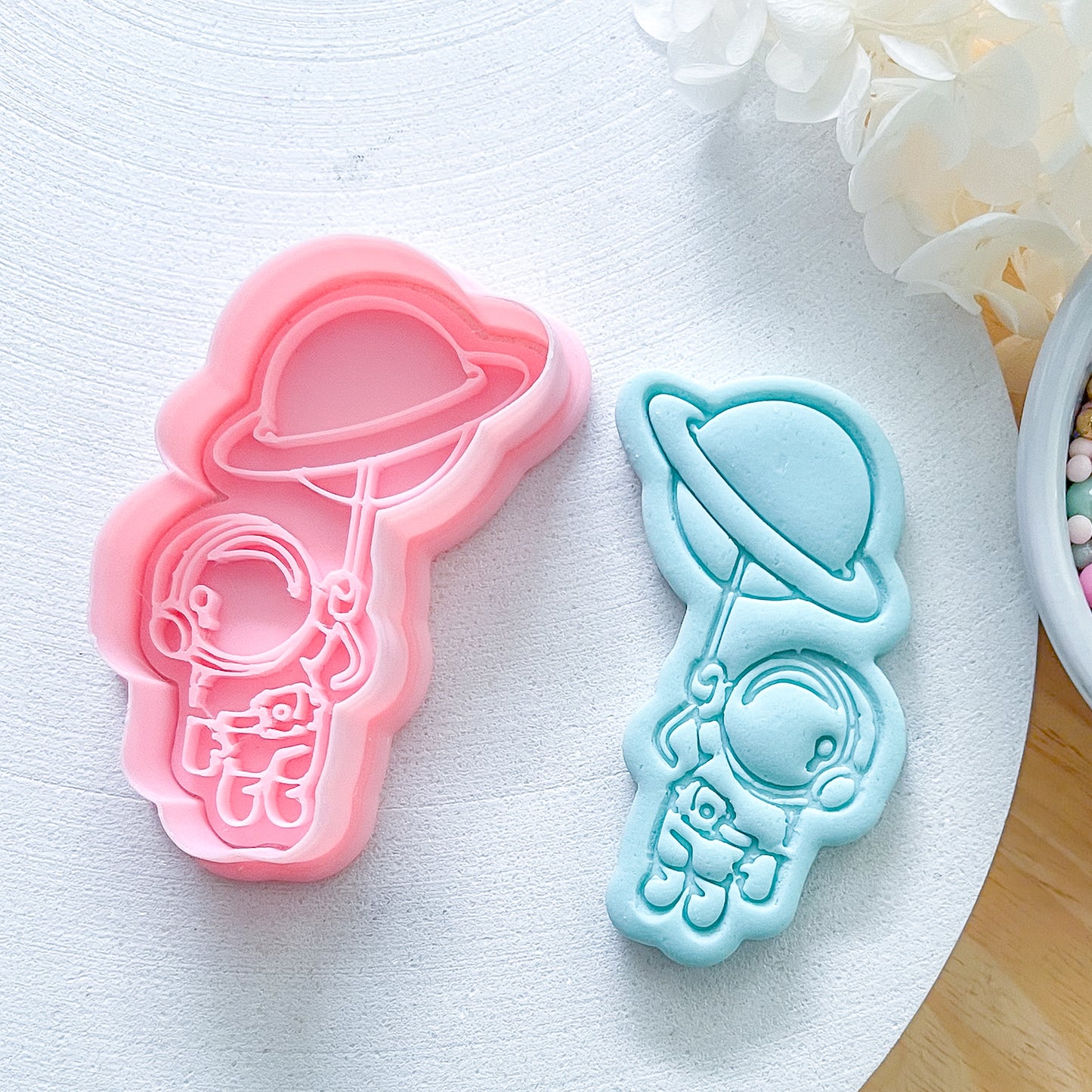 "Astronaut with Planet Balloon" - Cookie Cutter & Stamp