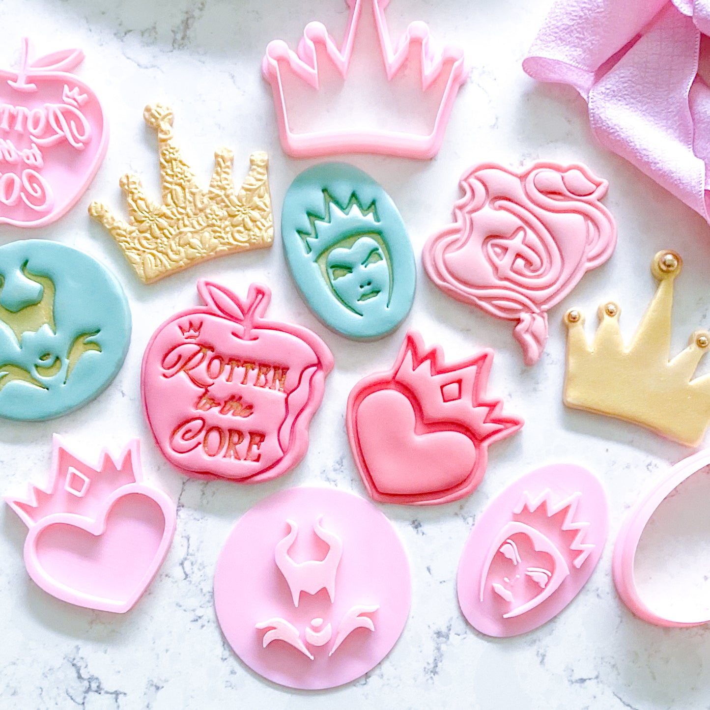 "Mirror, Mirror" Cookie Cutter & Stamp