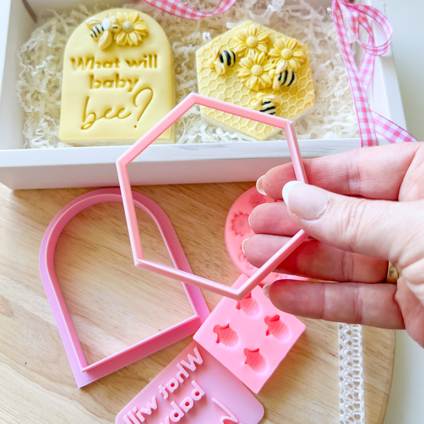 What Will Baby Bee? #2 - Fondant Stamp