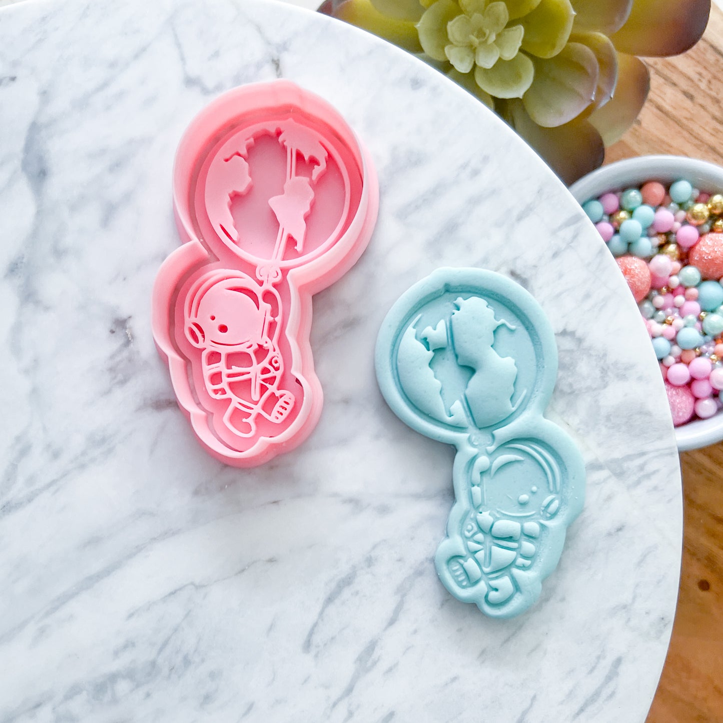 "Astronaut with Earth Balloon" - Cookie Cutter & Stamp