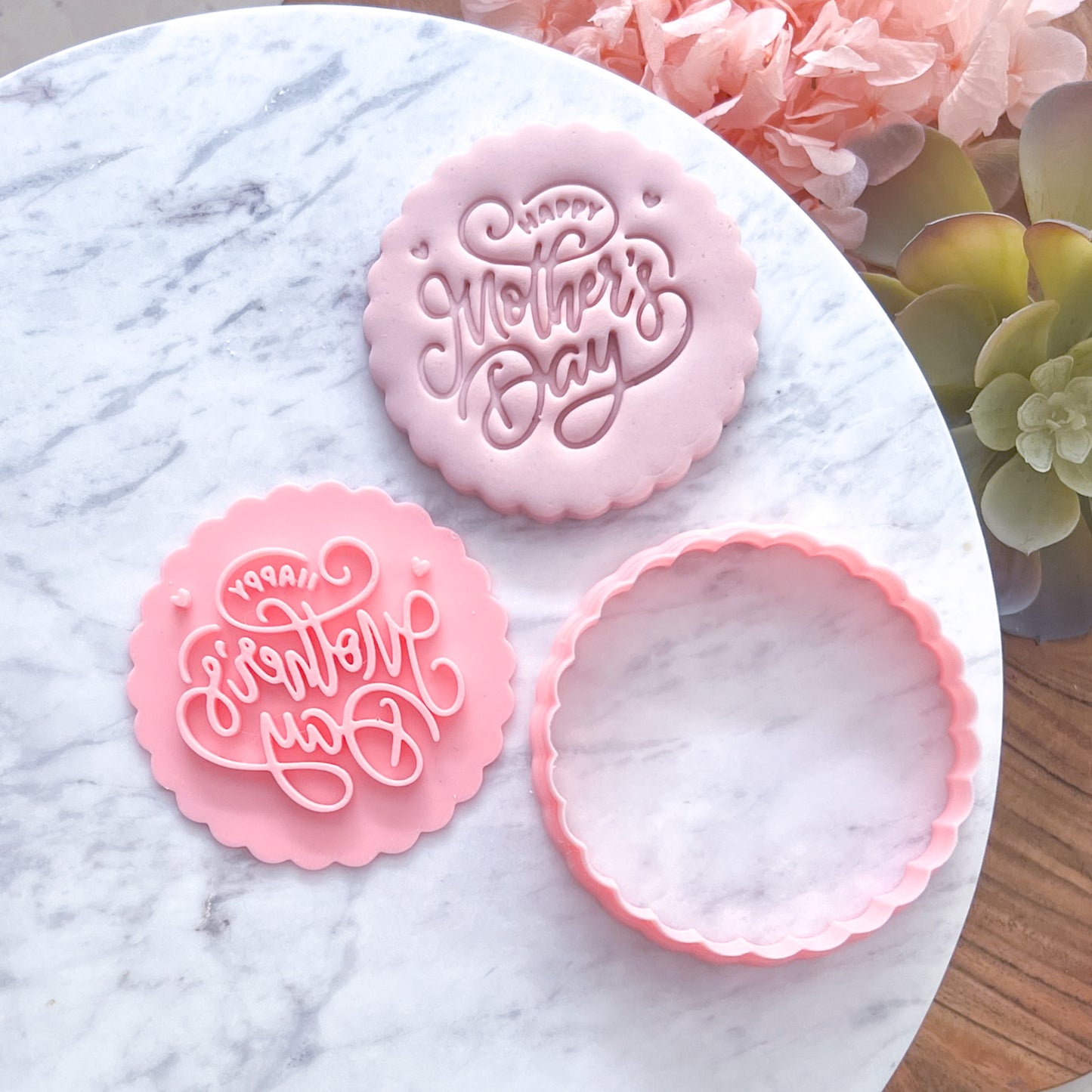 "Mothers Day Scalloped Circle" Cutter & Stamp