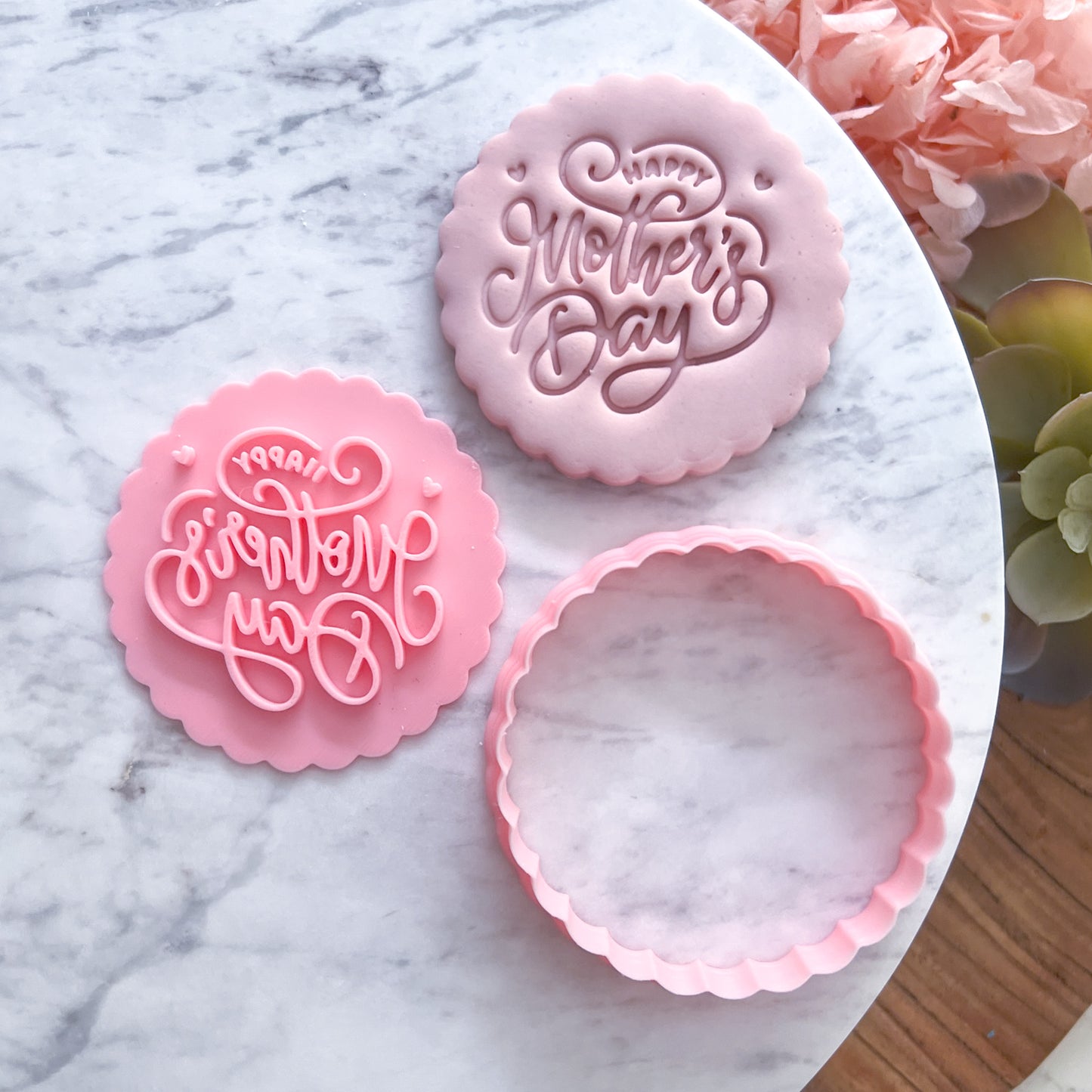 "Mothers Day Scalloped Circle" Cutter & Stamp