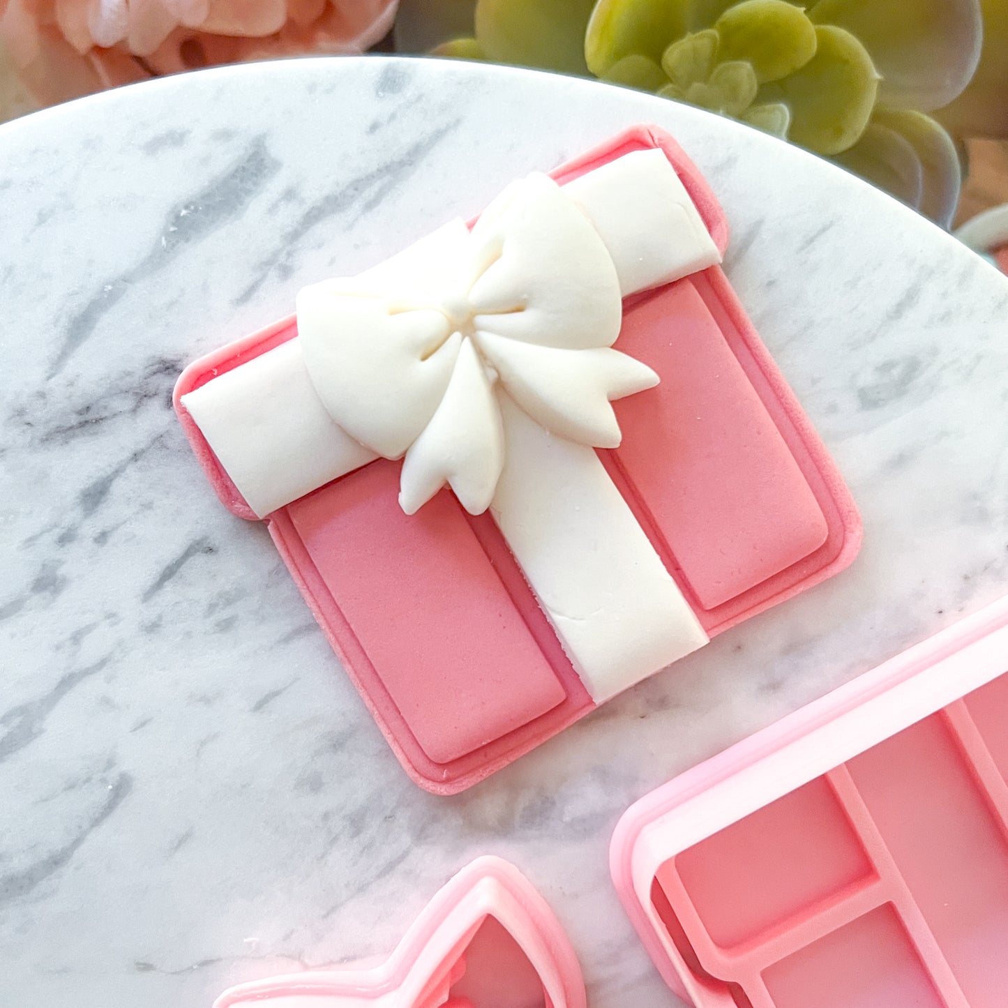 "Gift Box with Bow" Cookie Cutter & Stamp (3pc)