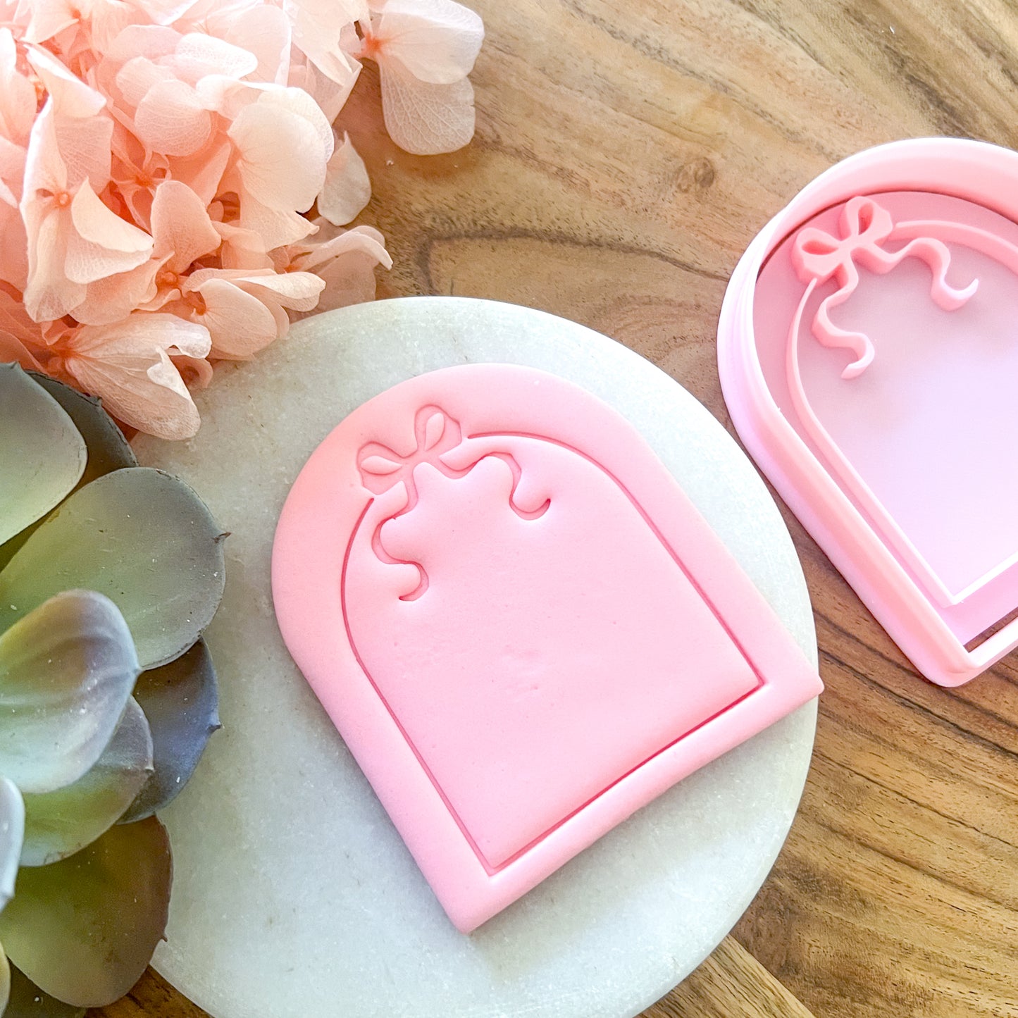 "Arch with Ribbon Bow" - Cookie Cutter