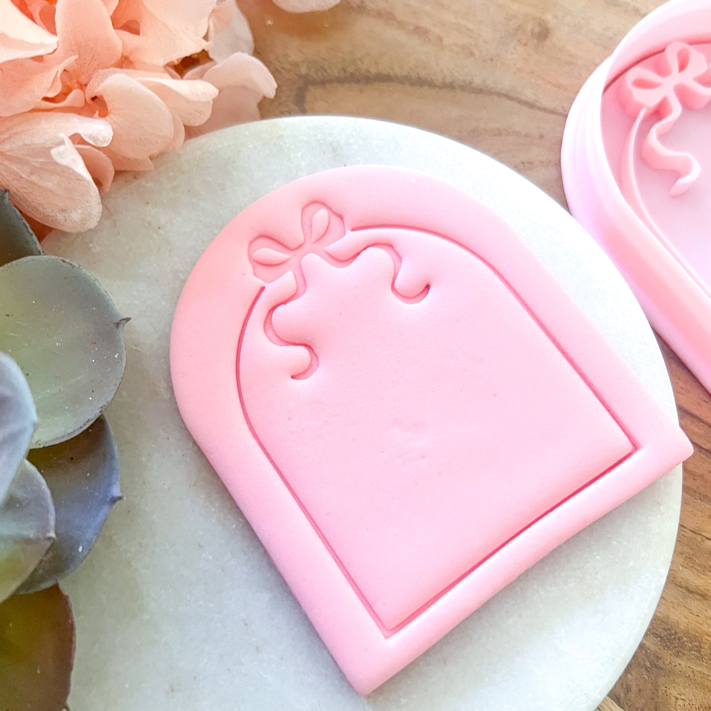 "Arch with Ribbon Bow" - Cookie Cutter
