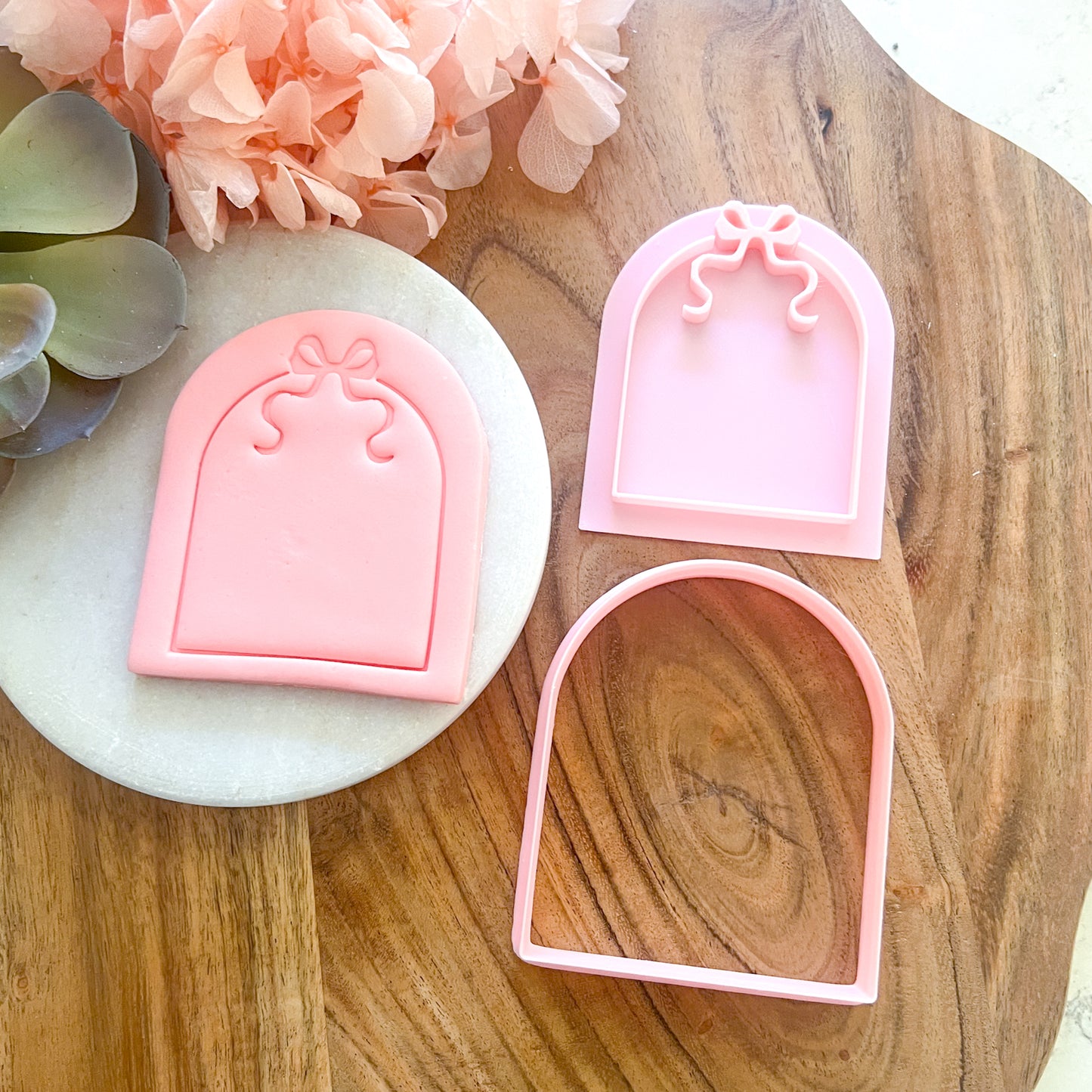 "Arch with Ribbon Bow" - Cookie Cutter