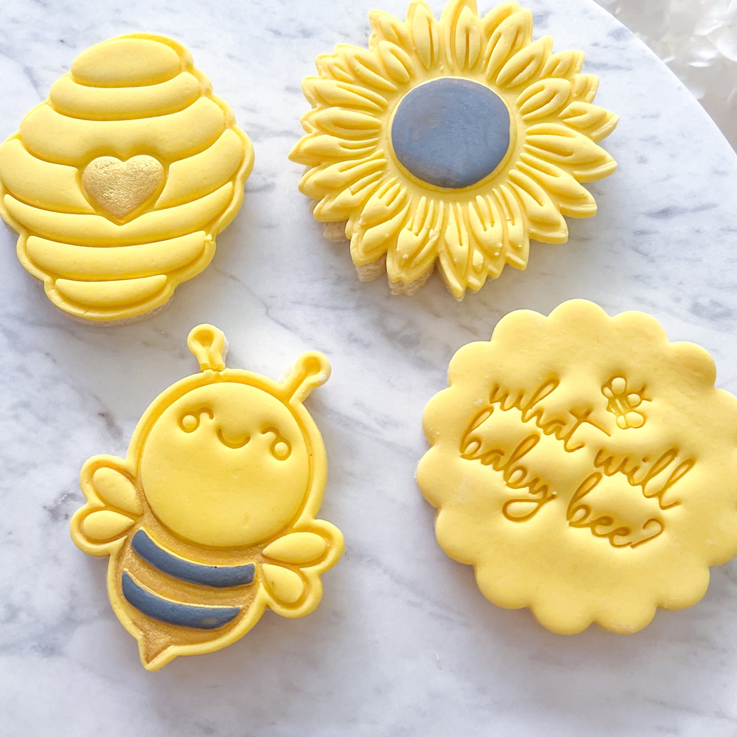 "Happy Bee" - Cookie Cutter & Stamp