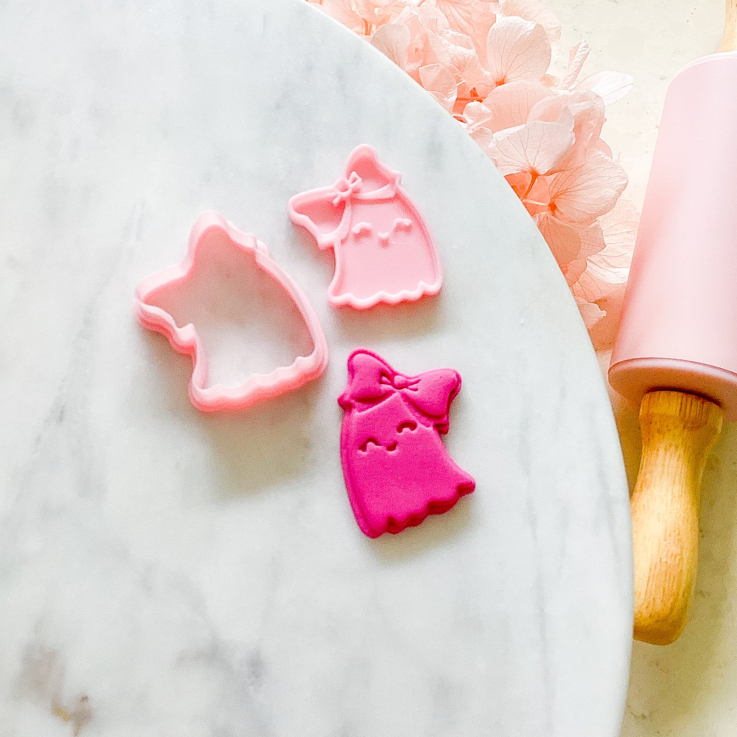 "Cute Ghost with Bow" Fondant Minis