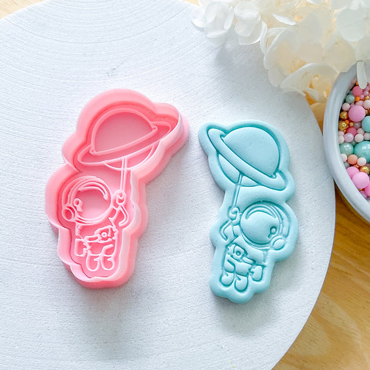 "Astronaut with Planet Balloon" - Cookie Cutter & Stamp