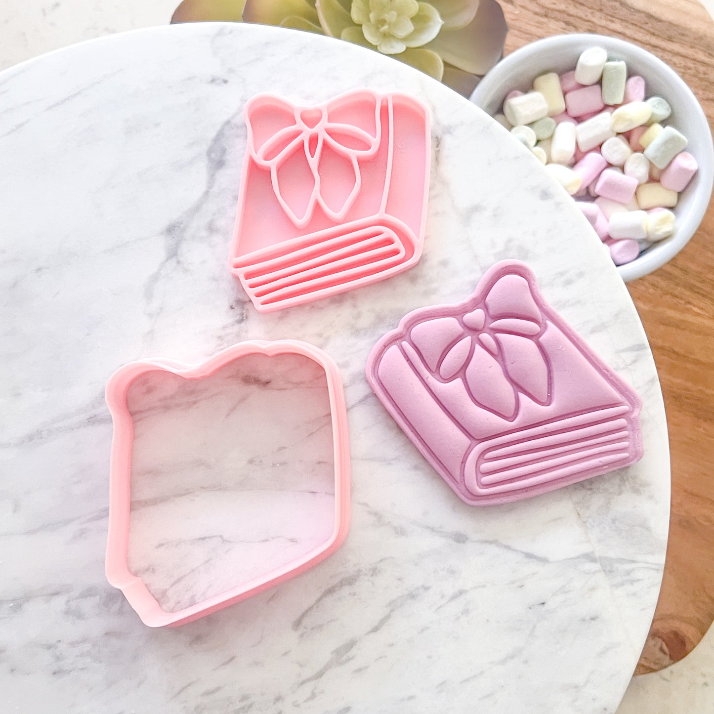 "Book with Bow" - Cookie Cutter & Stamp