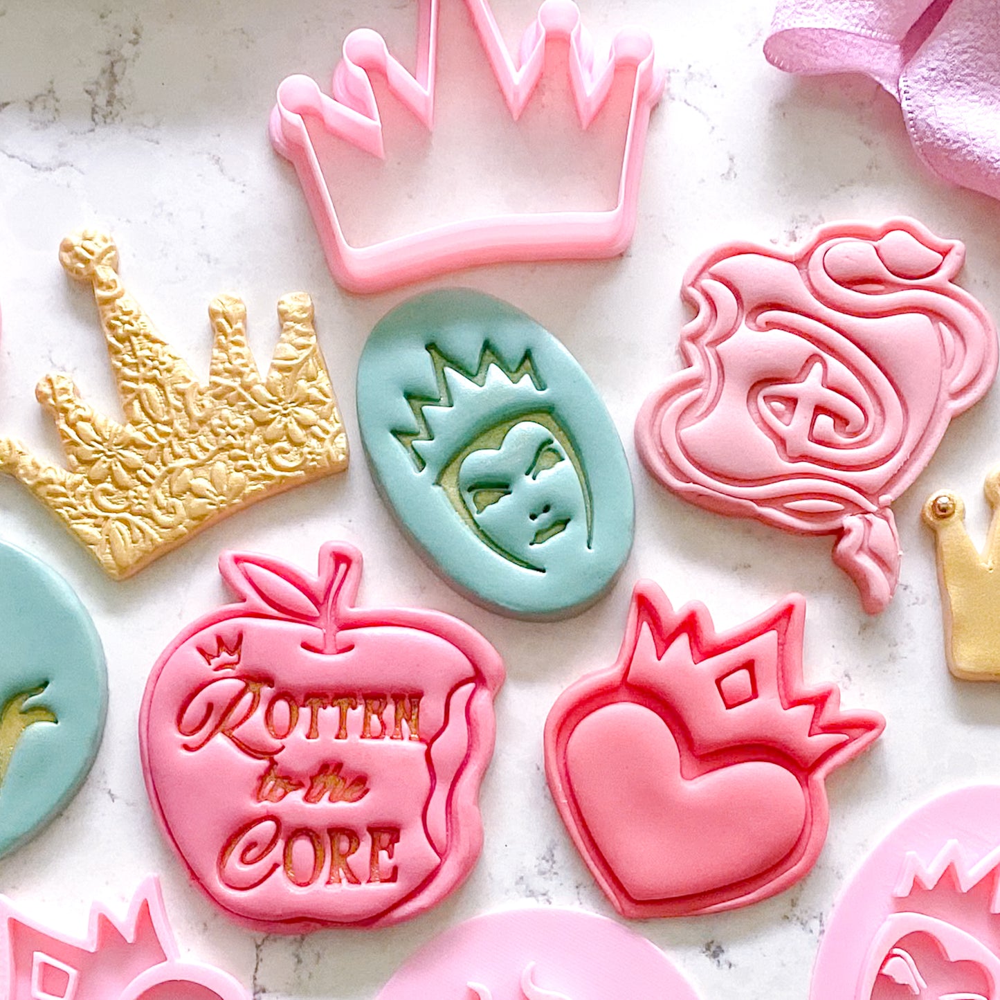 "Mirror, Mirror" Cookie Cutter & Stamp