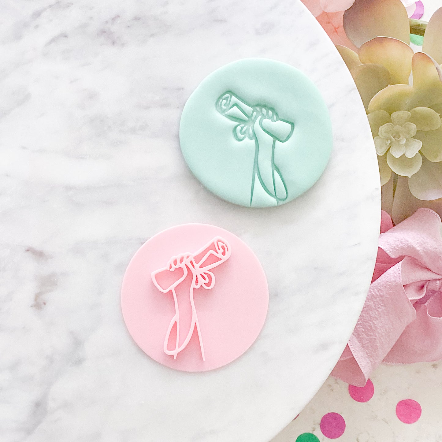 "Graduate Hand" - Fondant Stamp