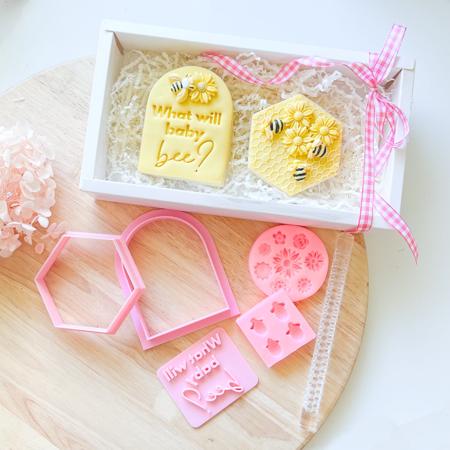 What Will Baby Bee? #2 - Fondant Stamp