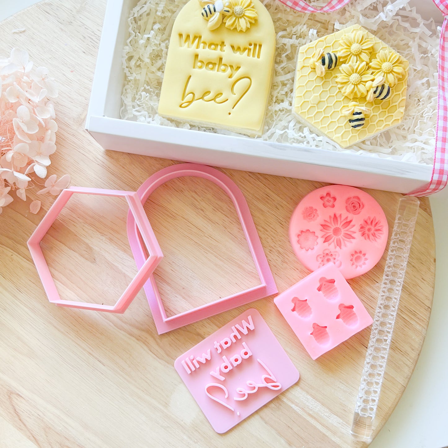 What Will Baby Bee? #2 - Fondant Stamp