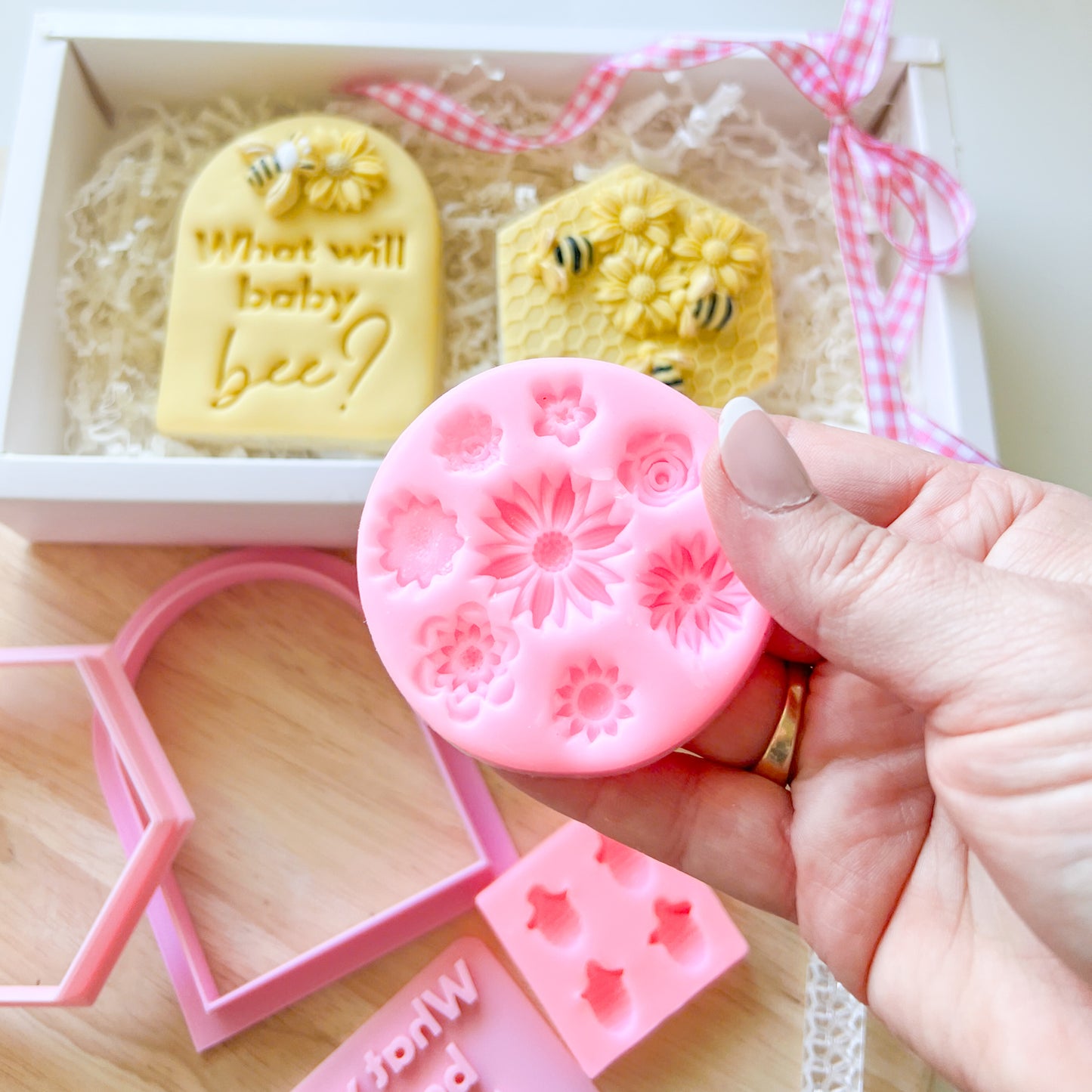 What Will Baby Bee? #2 - Fondant Stamp