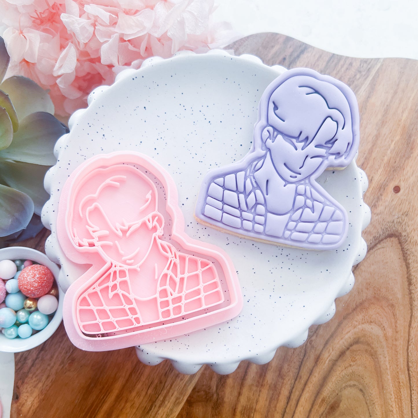 "Jinu" Cookie Cutter & Stamp