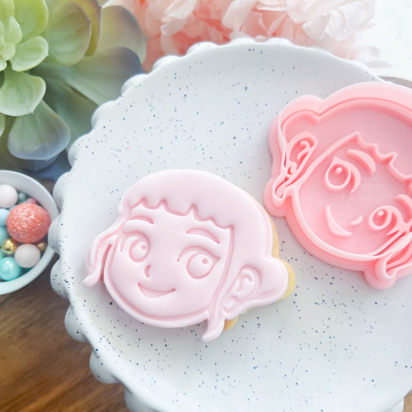 "Zoey" Cookie Cutter & Stamp