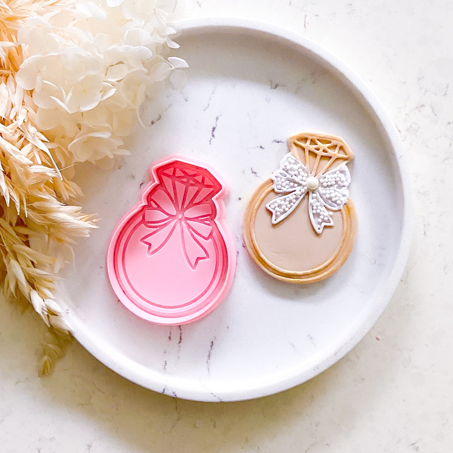 "Ring with Bow" - Cookie Cutter & Stamp