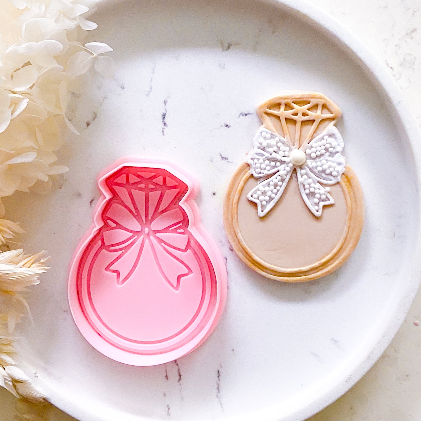 "Ring with Bow" - Cookie Cutter & Stamp