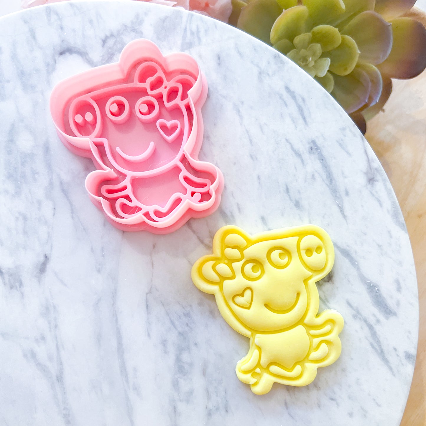 "Evie" Cookie Cutter & Stamp