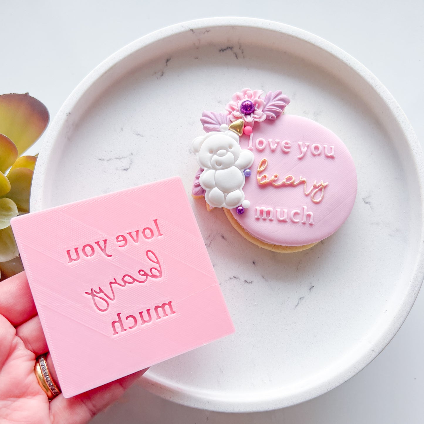 "Love you beary much" - Fondant Stamp